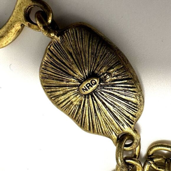 Avon NRQ vintage long  gold tone and green necklace - Picture 6 of 11